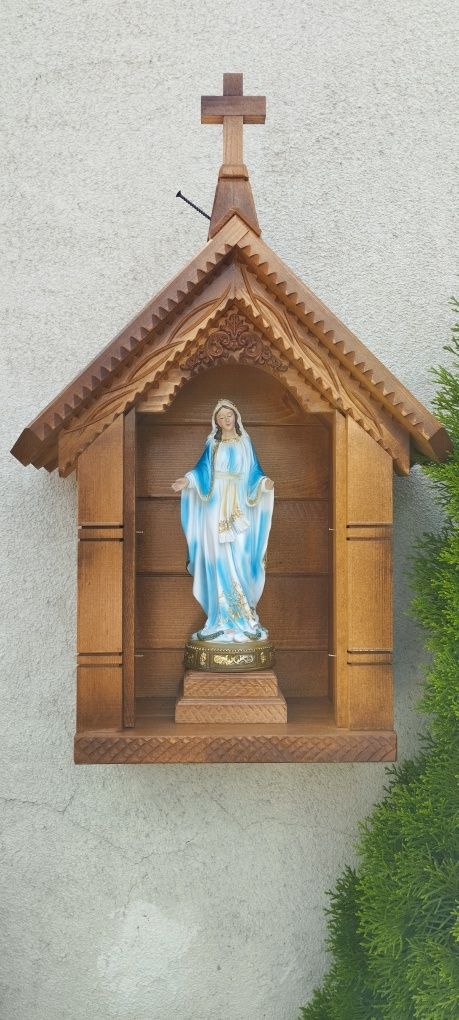 Kapliczka z figurą Maryji