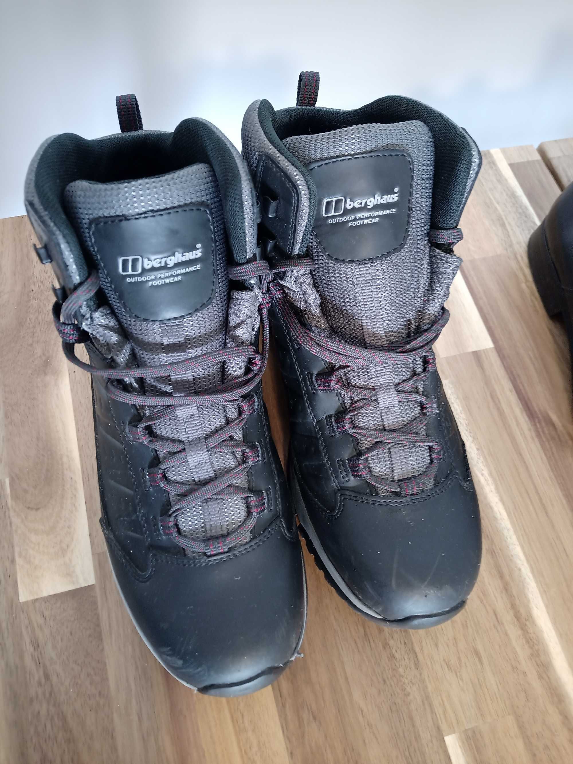 3 pares novos 43/44 Geox & Berghaus boots / 3 new pairs shoes