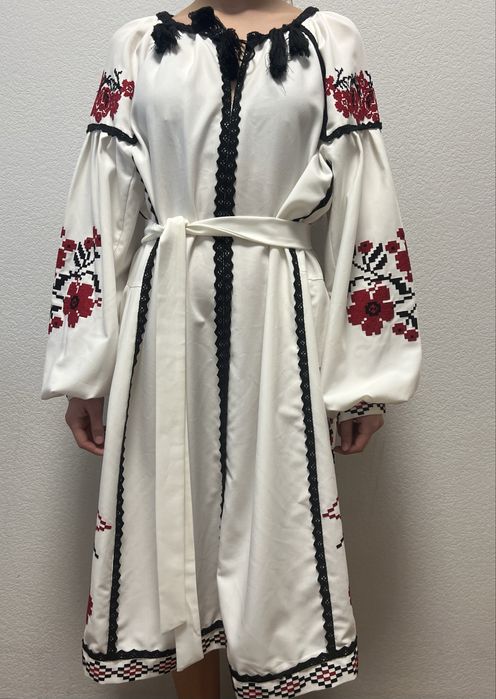 вишита сукня червоний орнамент