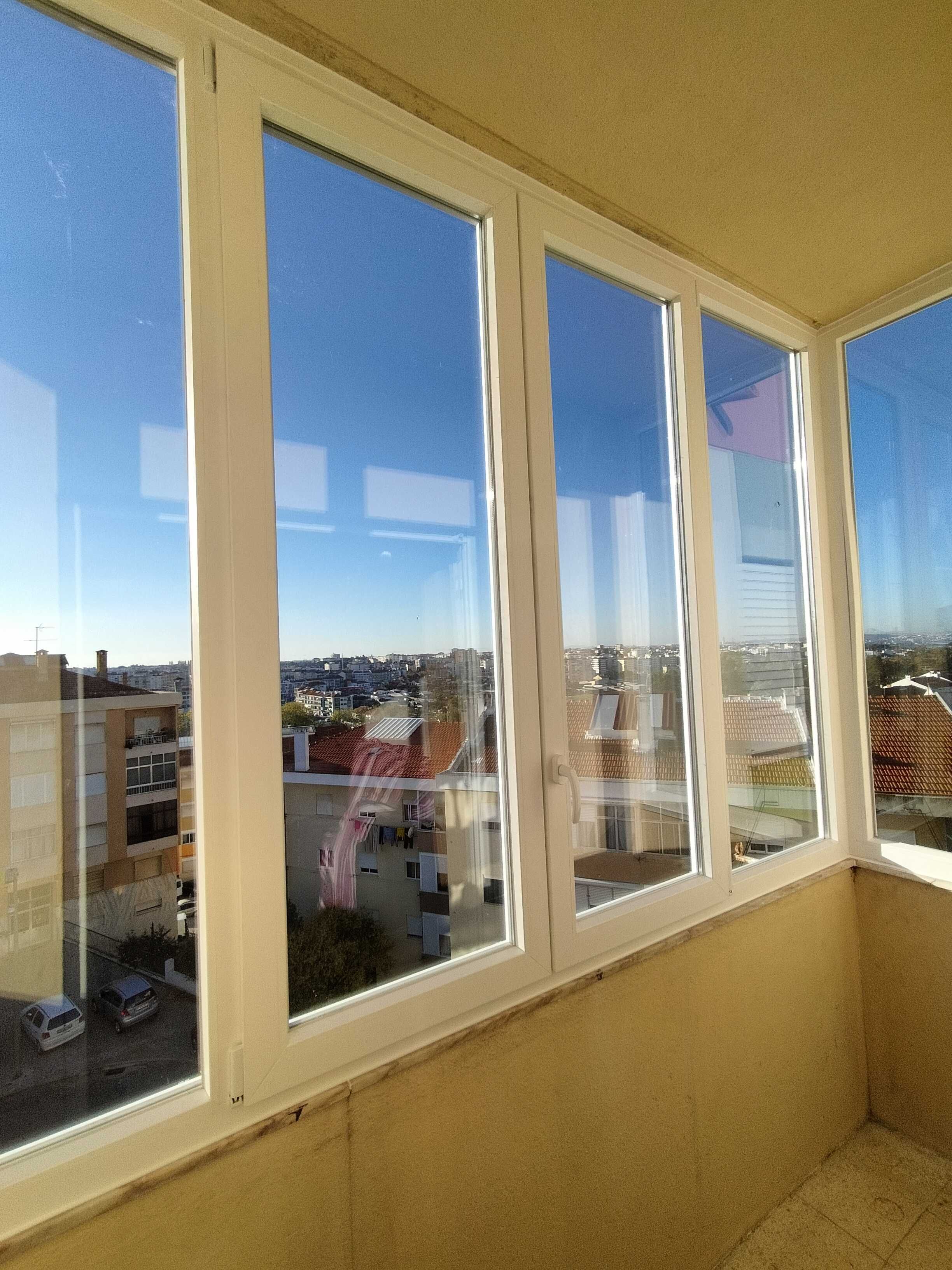 Janelas e portas em PVC, estores, Marquises, portadas em alumínio