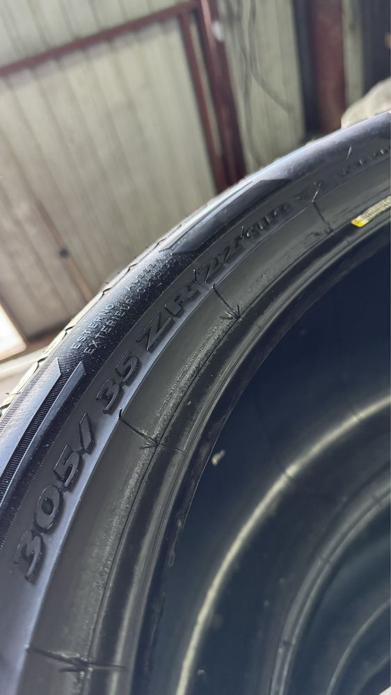 R22 305/35 Pirelli Scorpion Zero