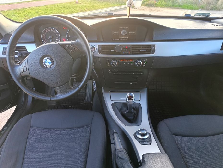 BMW E90 318D 2008r. Nawigacja manualna skrzynia