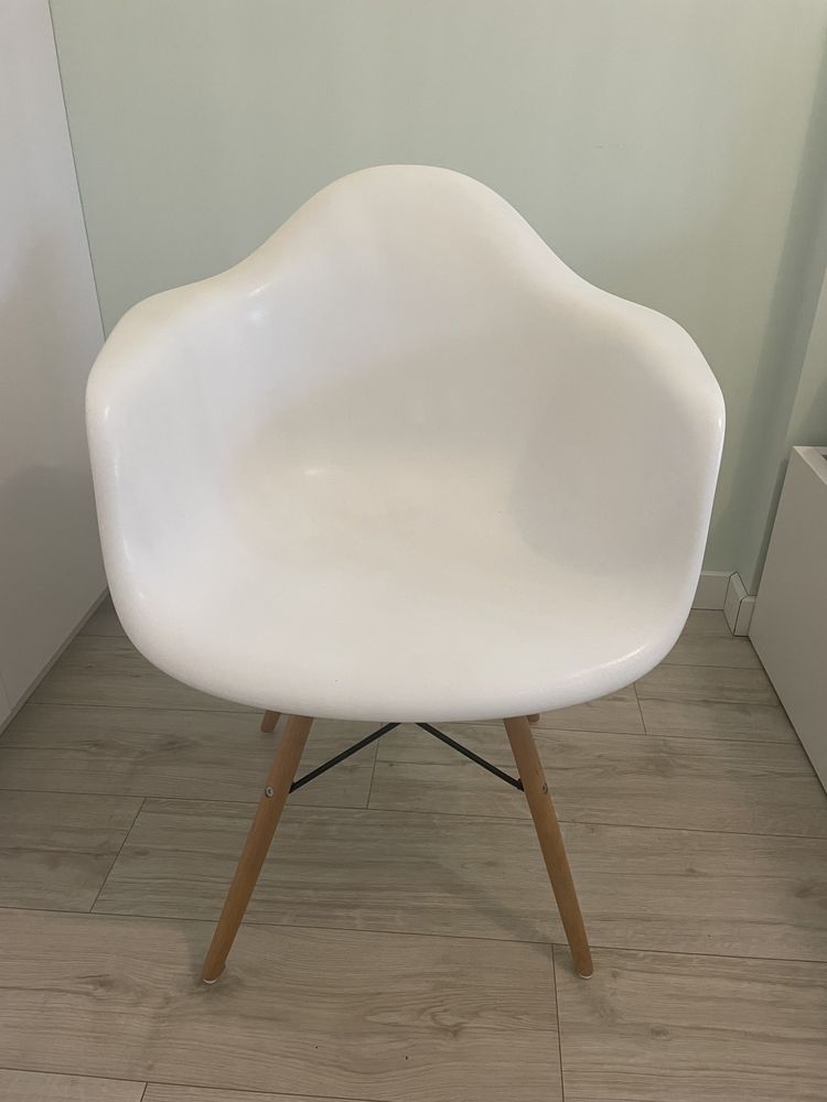 Krzesło kubełkowe białe