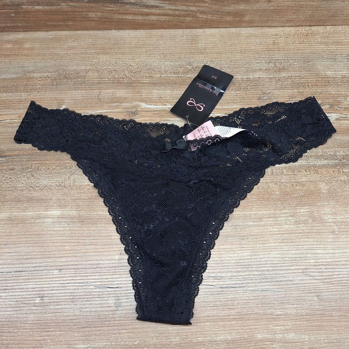 Hunkemöller koronkowe majteczki z metką