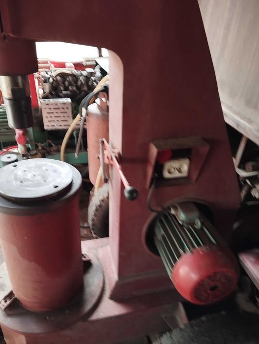 Prasa hydrauliczna. Rębak do drewna.