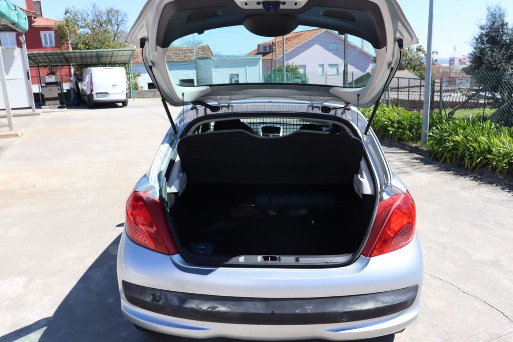 Peugeot 207 1.4 HDi (2008) – Económico e Fiável