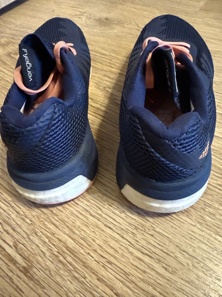 Кроссовки беговые женские adidas vengeful 39 1/3