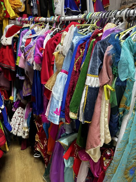 Продаж бази карнавальних костюмів