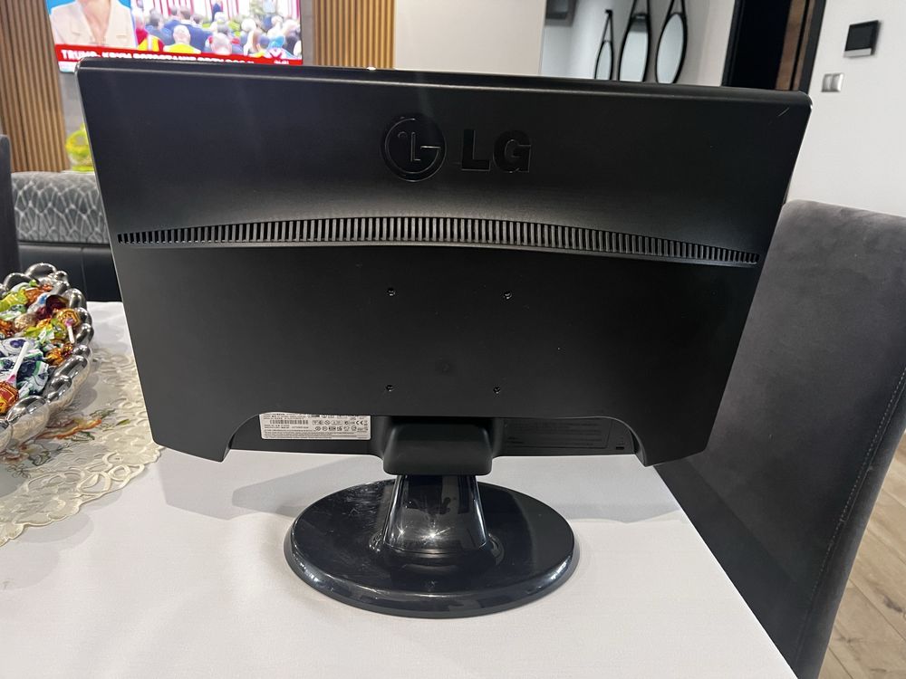 Sprzedam monitor LG Flatron W1943SS-PF
