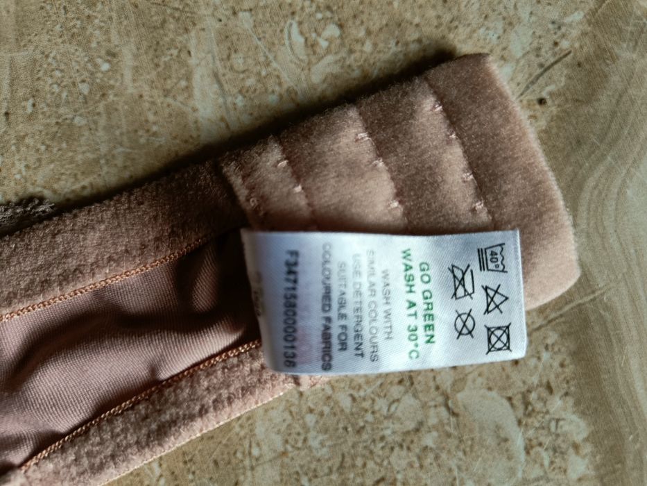 Biustonosz z pięknej koronki rozmiar 80 D