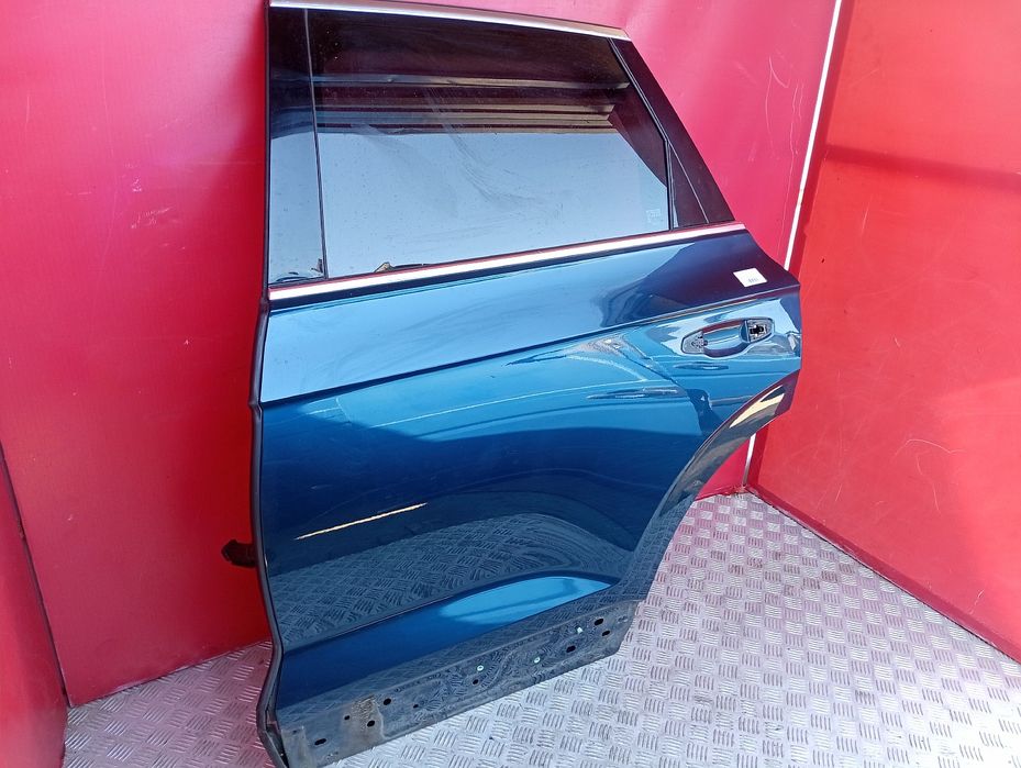 Двері ліві задні Toureg CR 8H P5M двери левая Таурег ЦР Туарег СР