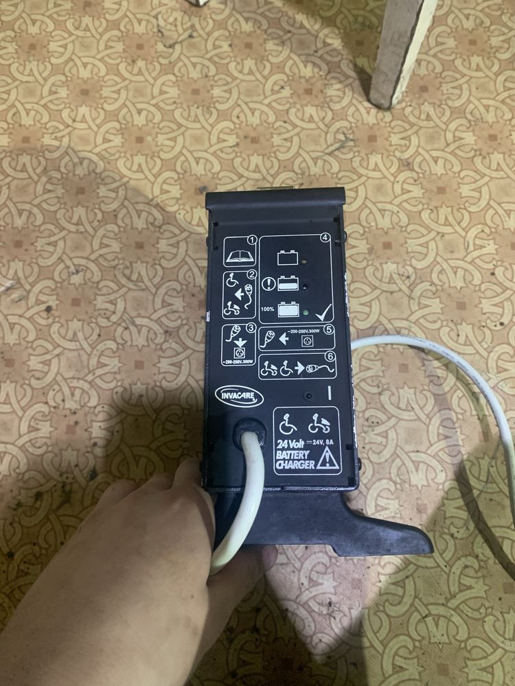 Продам бистру зарядку на 24v 8A