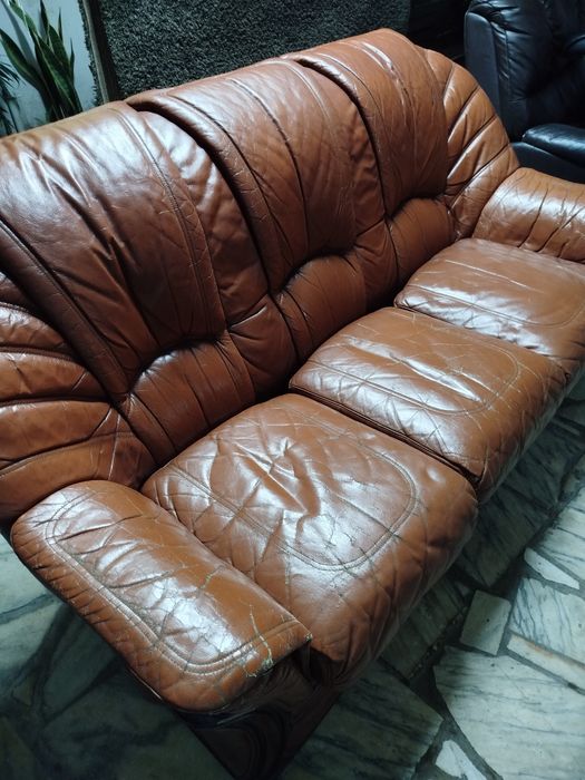 Sofá em pele com cama
