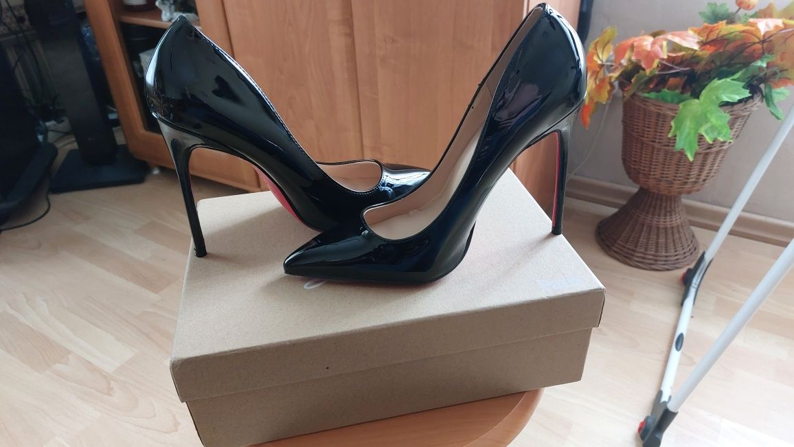 Szpilki Christian Louboutin nr 39 - nowe