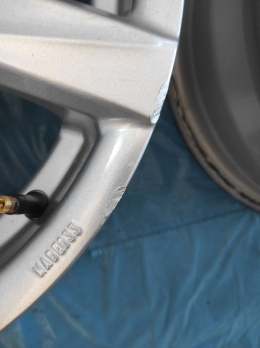 387 Felgi aluminiowe HYUNDAI R 15 4x100 Bardzo Ładne Czujniki