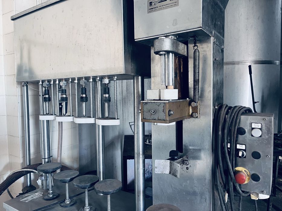 Enchedora semi automatica