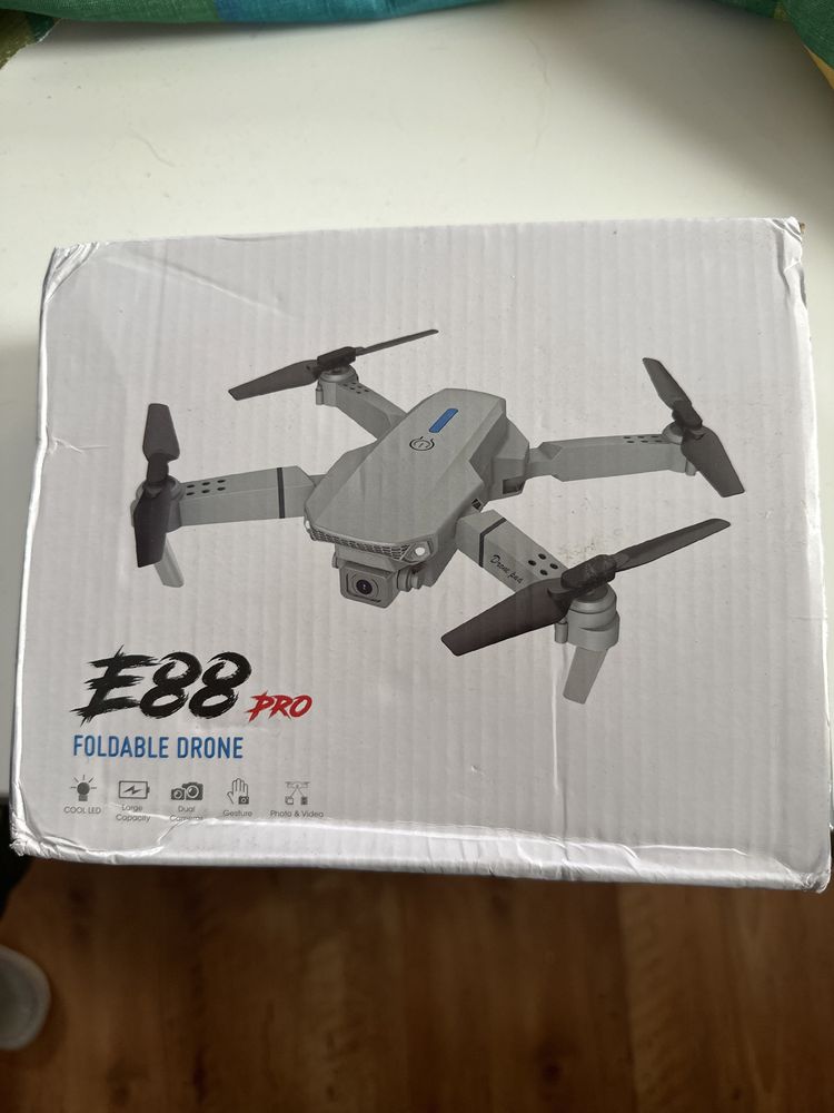 Dron E88 Pro używany