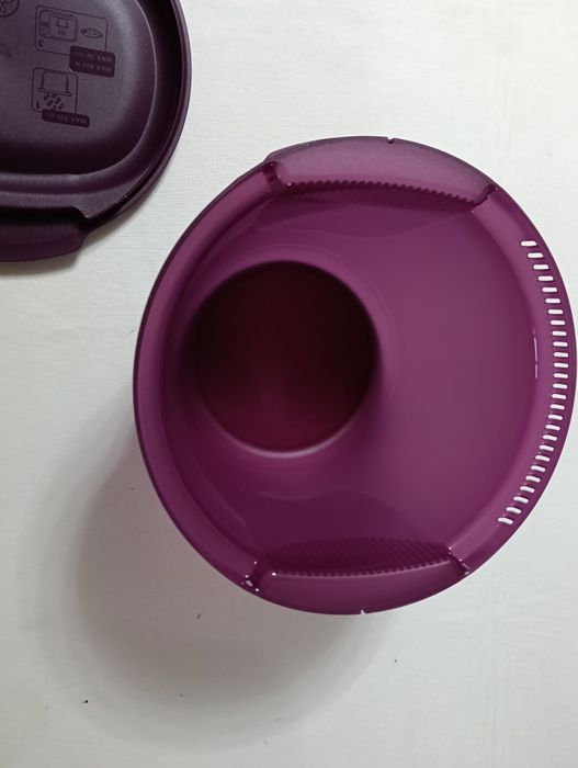 Tupperware para cozer massa no microondas 
Tem as marca
