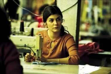 ESTRANHOS DE PASSAGEM (Stephen Frears) Audrey Tautou/Chiwetel Ejiofor