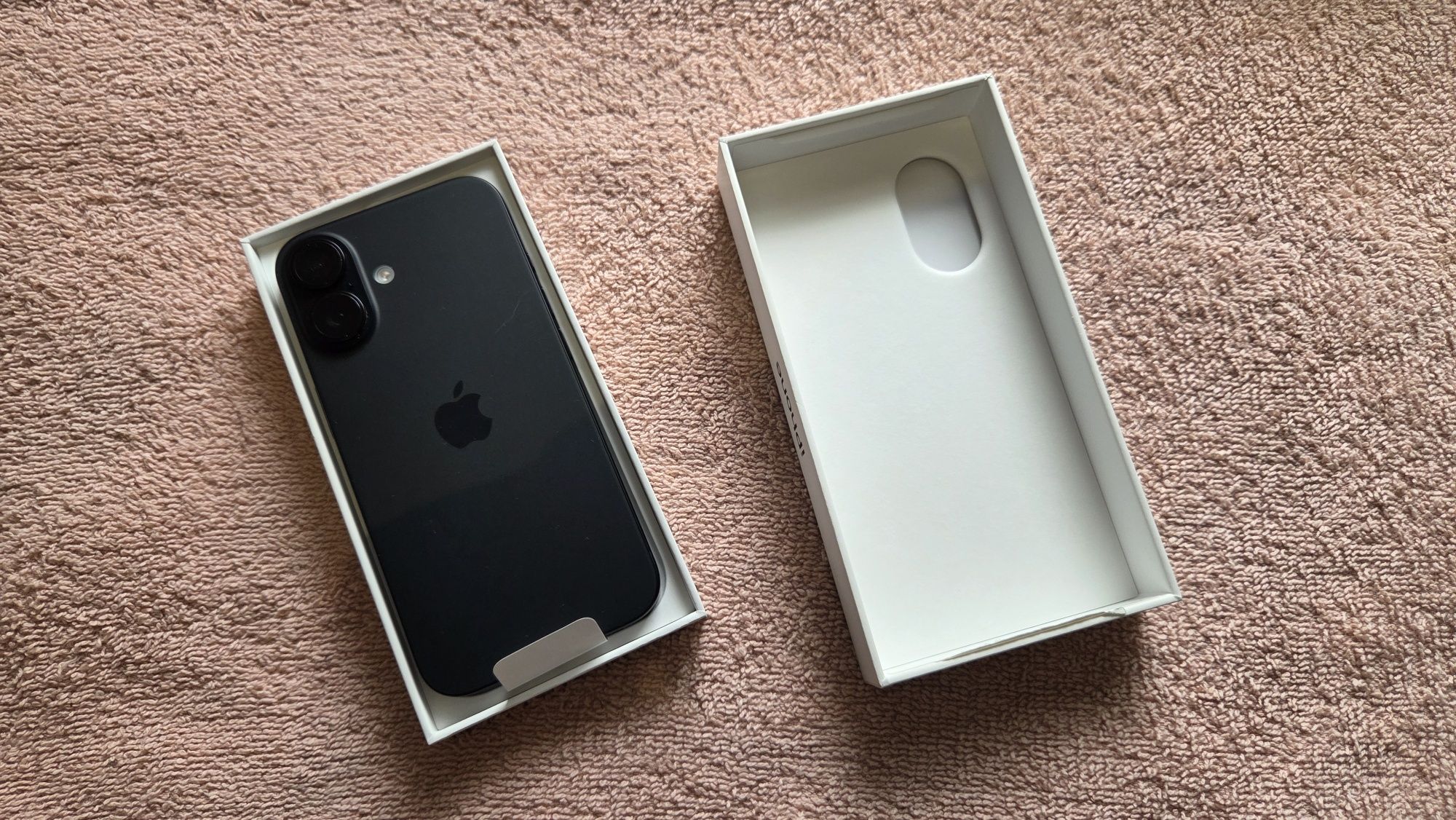iPhone 16 pamięć 256 GB bateria jest 100%