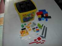 Lego. Caixa grande com varias peças.