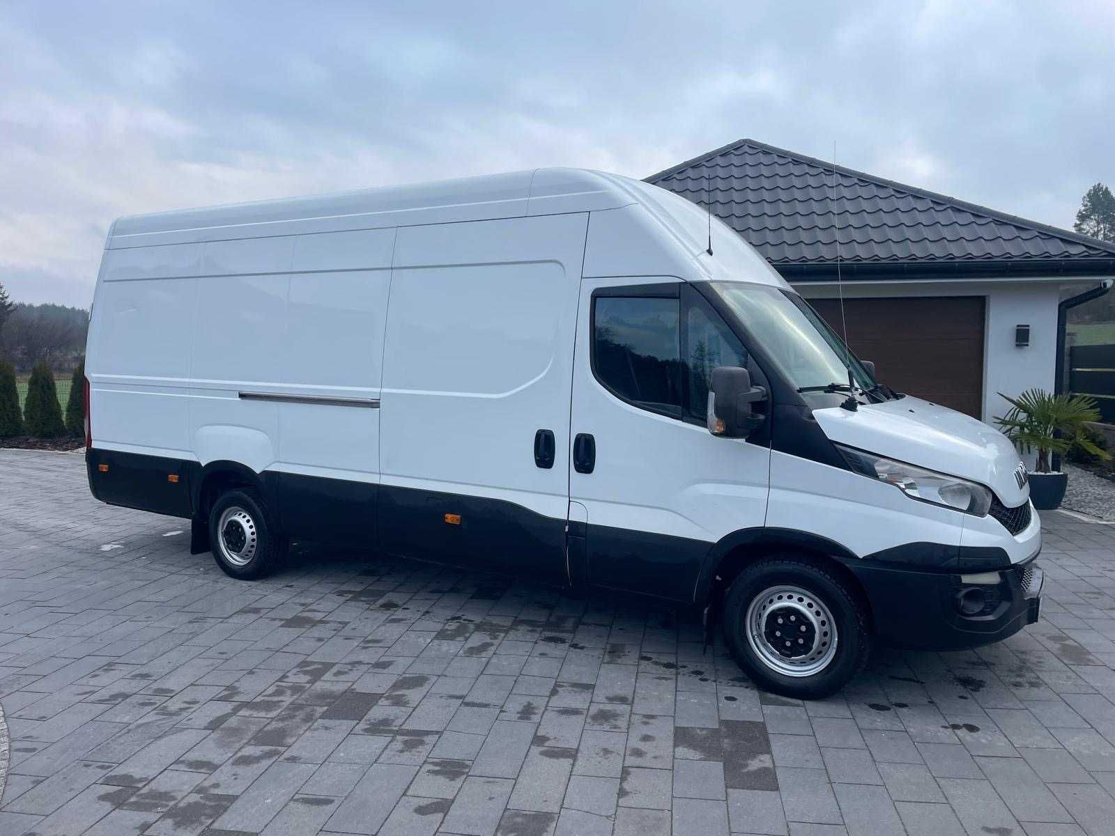 Wynajem busa IVECO DAILY Blaszak