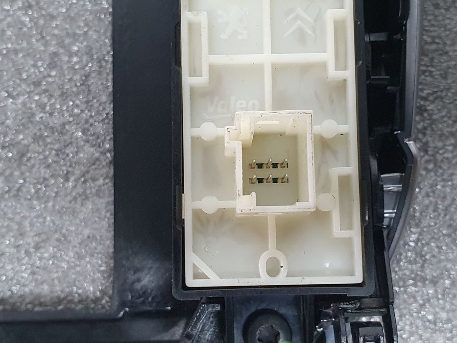 Moldura da consola central / rádio / aro PEUGEOT 208