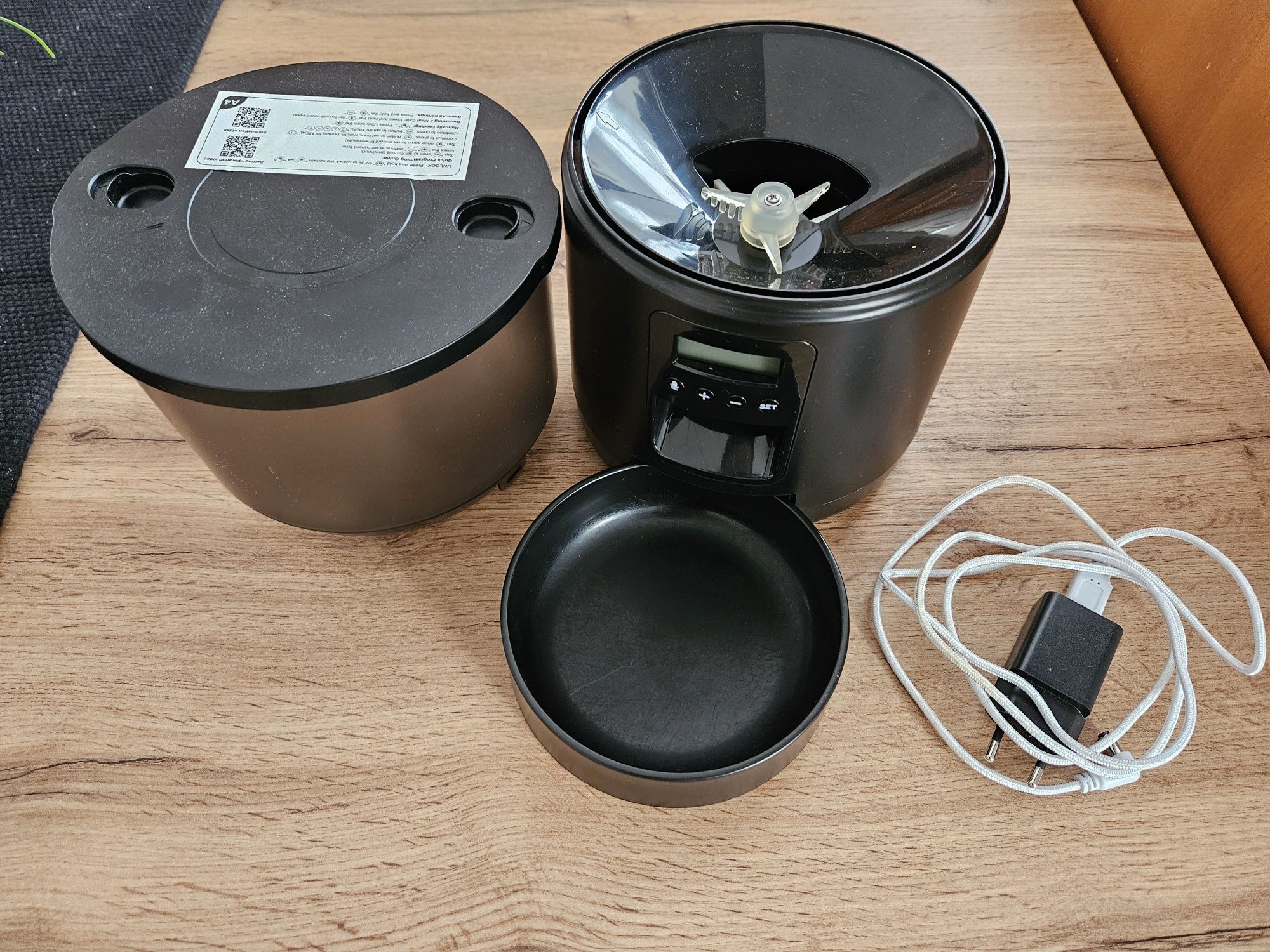Alimentador / comedouro / dispensador automático para Gatos ou Cachorr