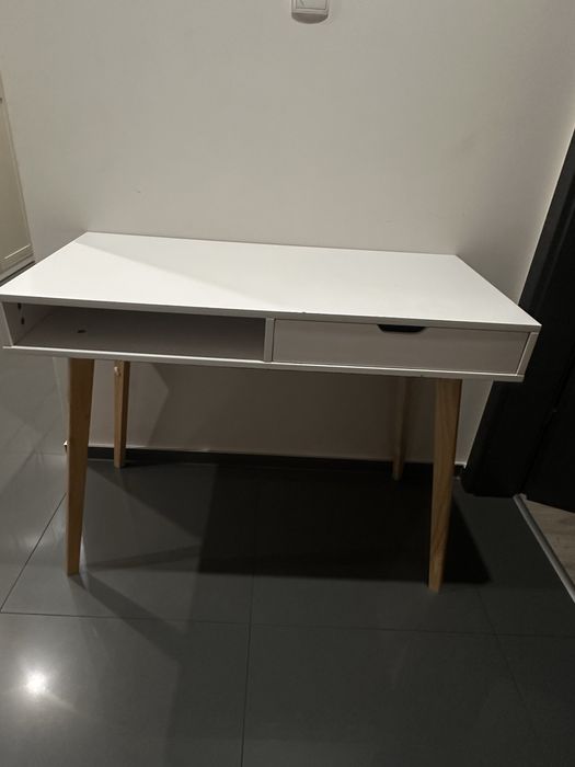 Biurko Jysk mlodziezowe do pokoju, pracy 50/100