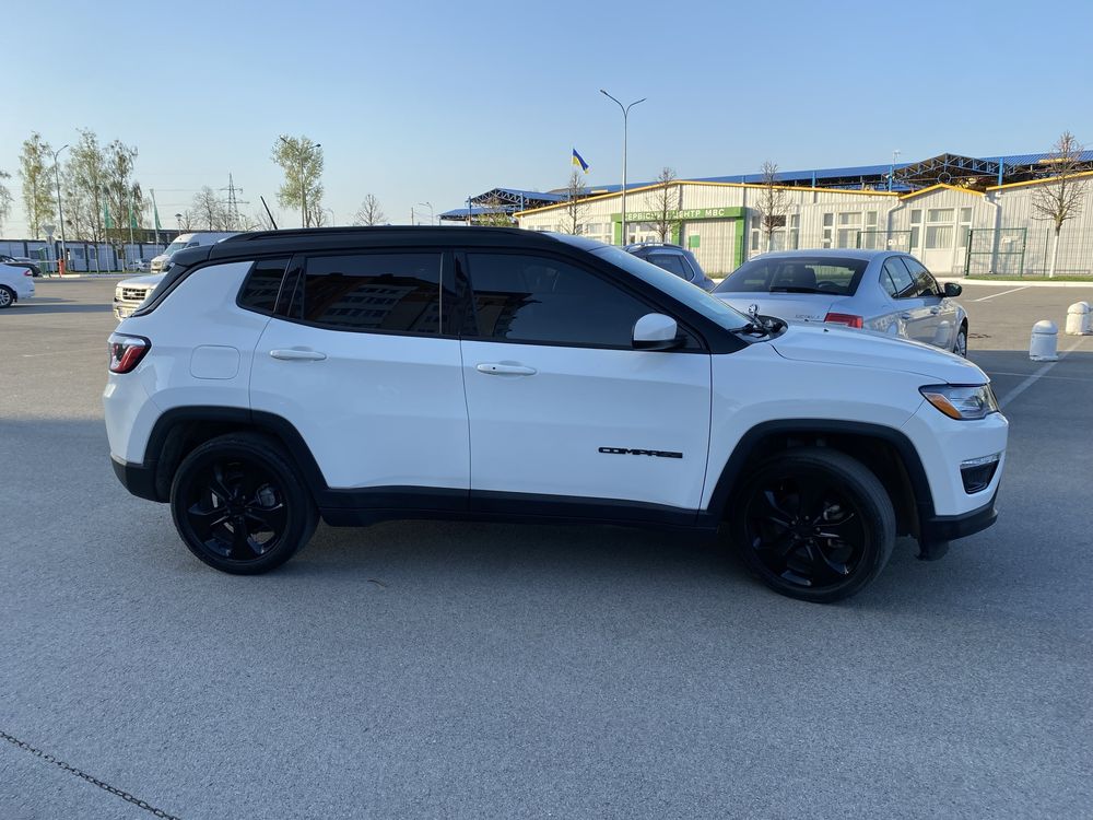 Продам jeep compass Latitude