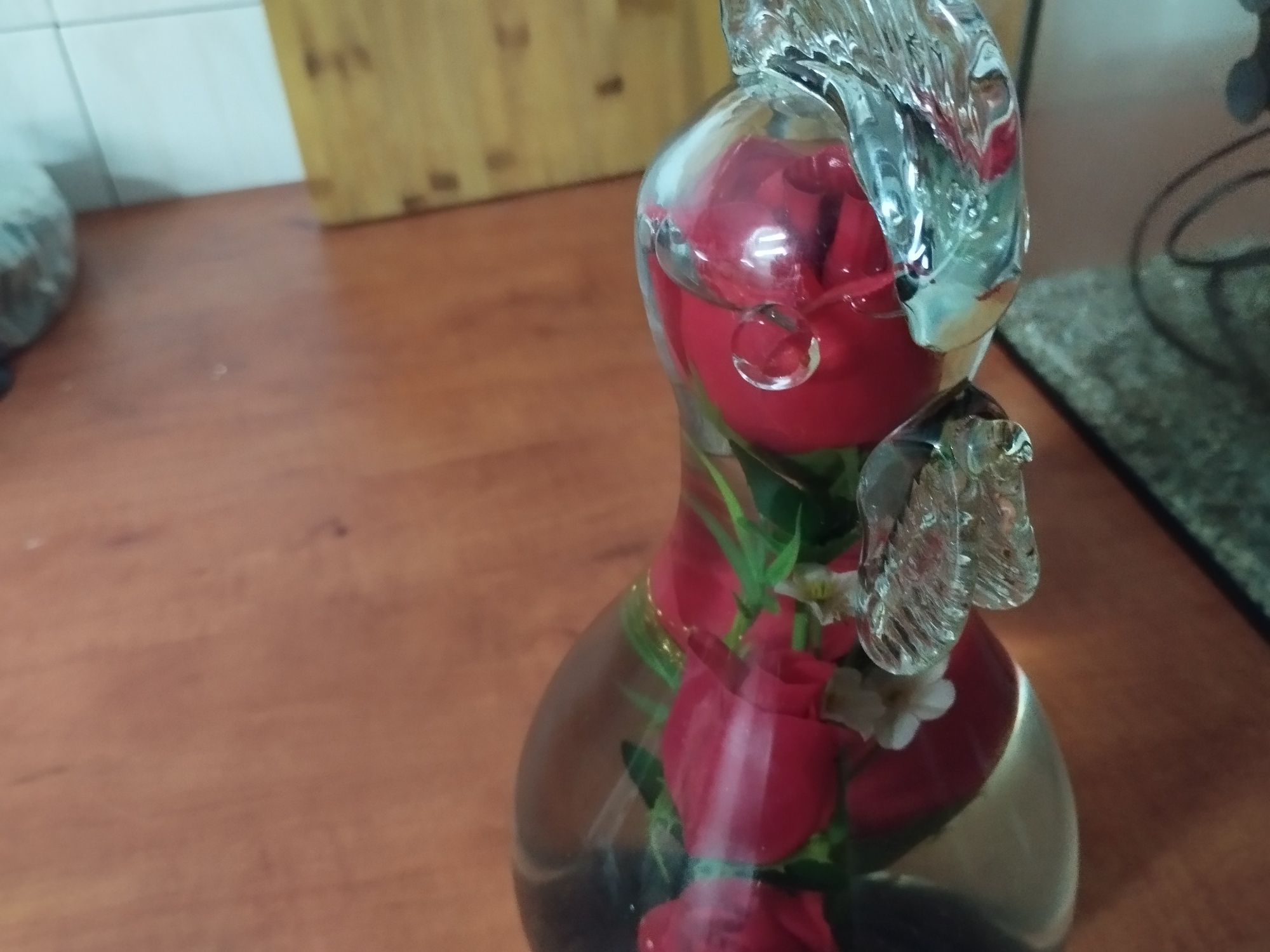 Kompozycja kwiatowa w szkle z czasów PRL-u