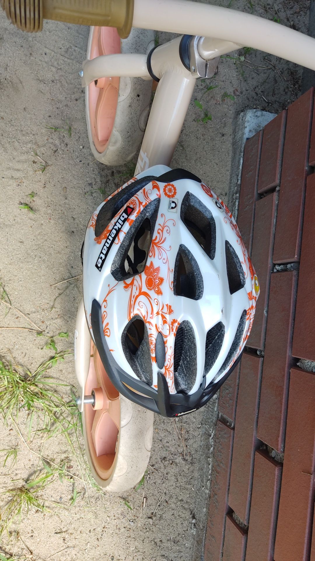 rowerek biegowy bieguś fjessa z empik + kask