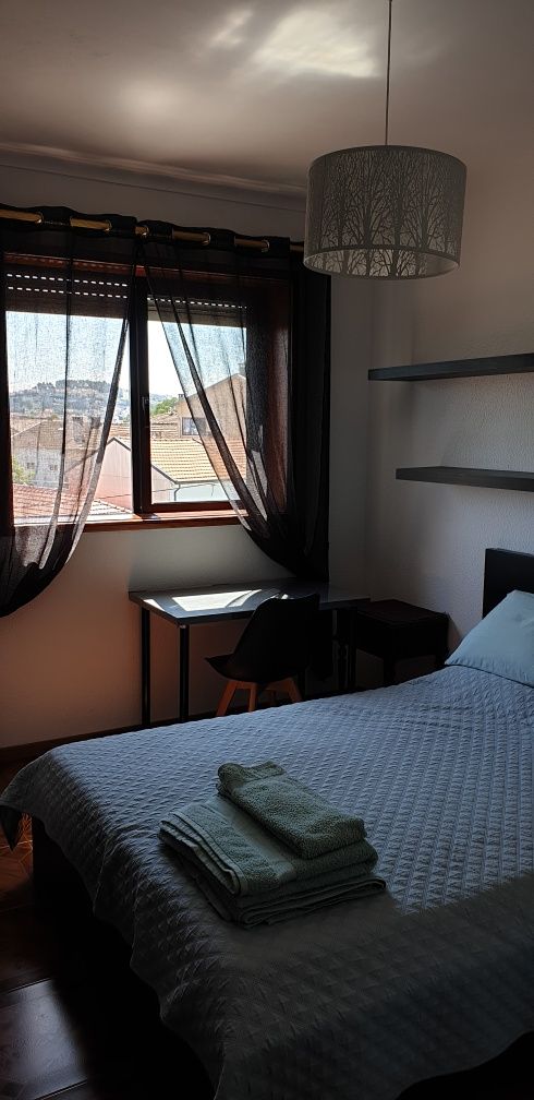 Alugo quarto privado