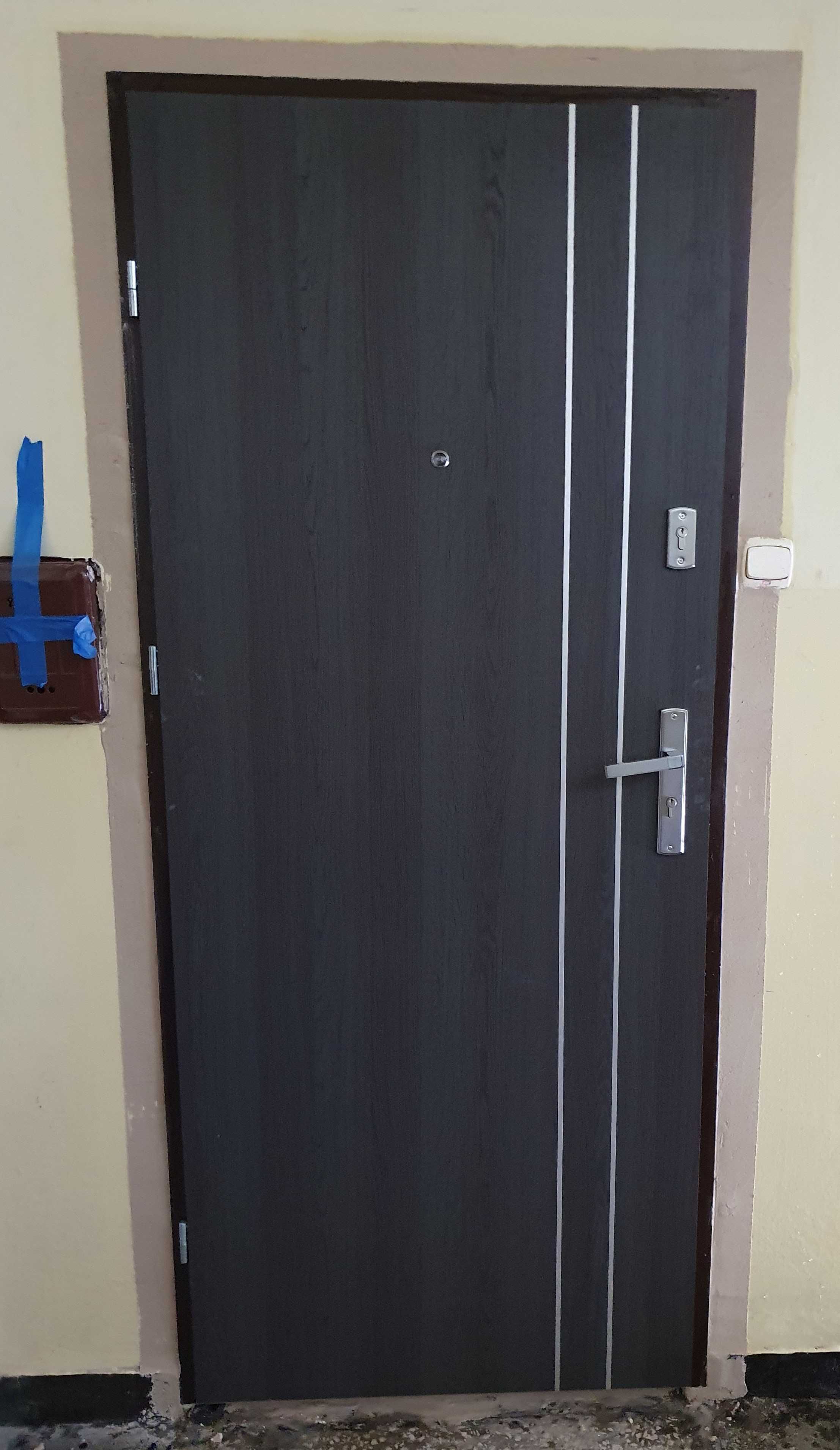 Drzwi zewnętrzne antywłamaniowe wyciszone z montażem