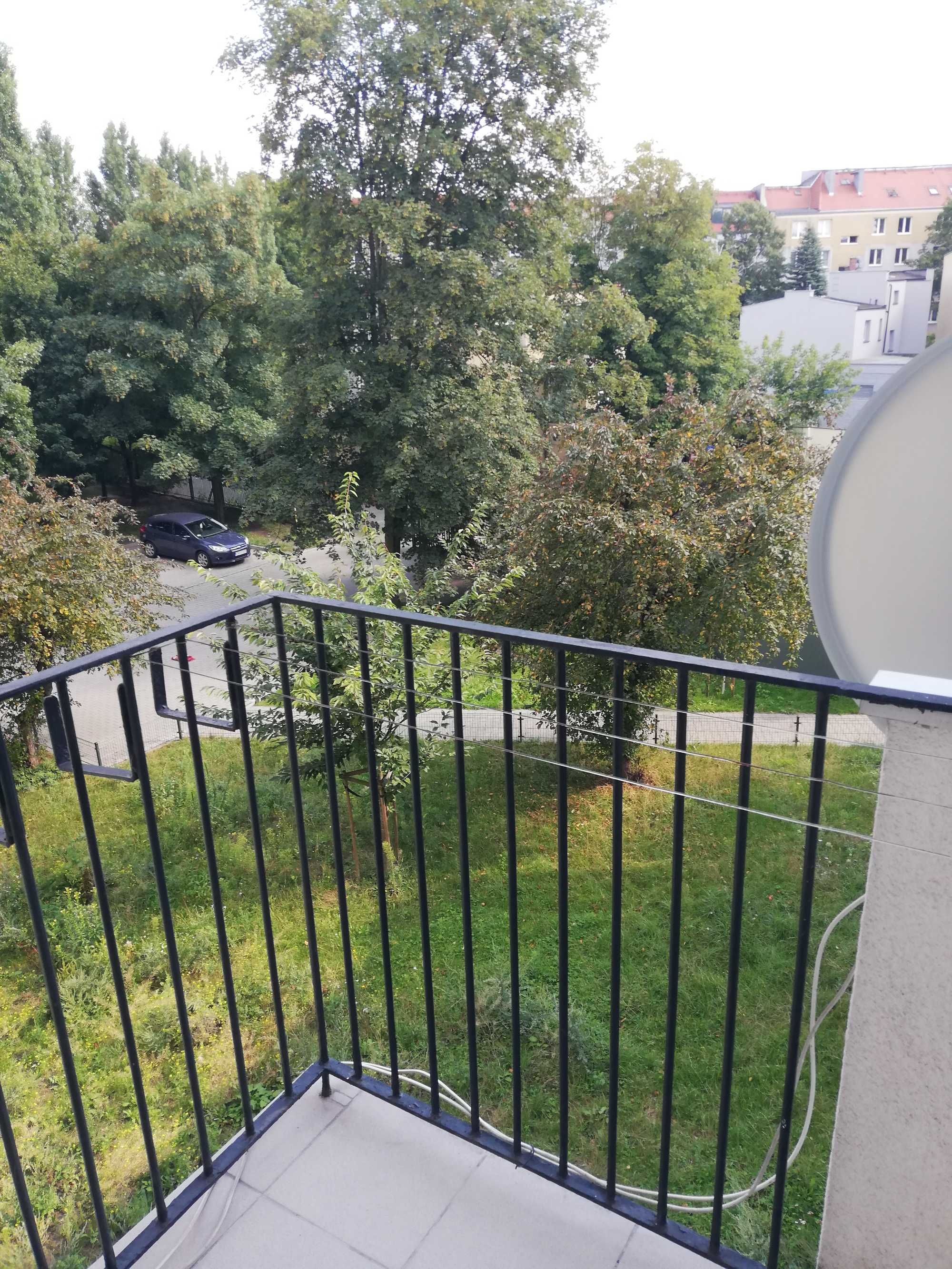 Cicha Kawalerka 27 m2 w centrum Poznania widok z balkonu na zieleń :)