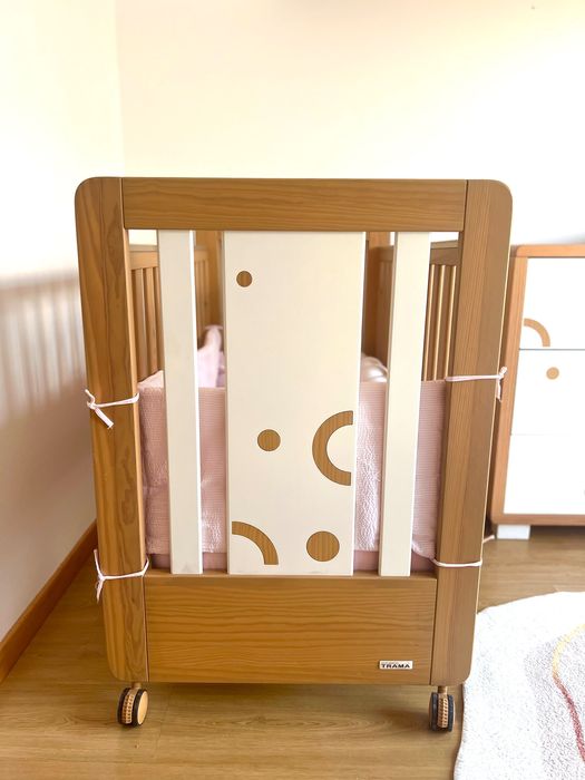 Berço e colchão + cômoda muda fralda (Trama)