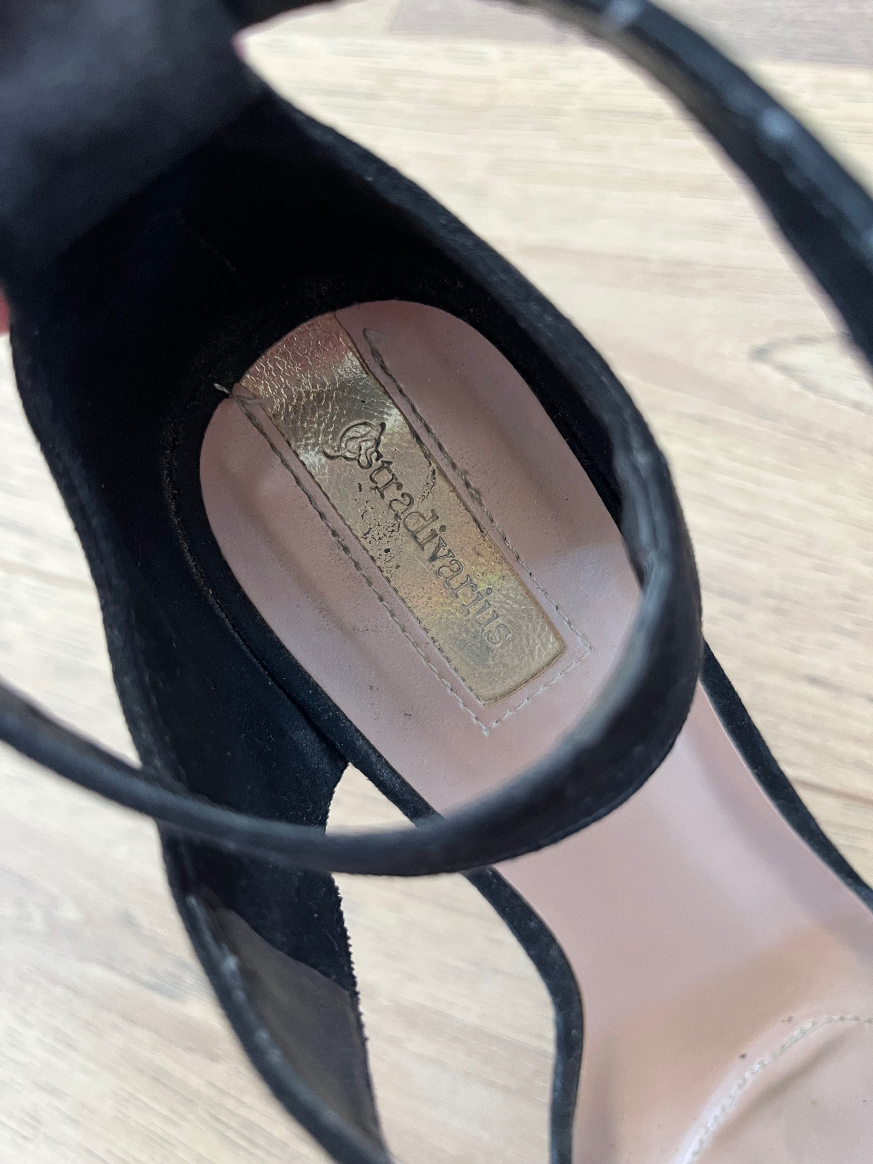 Buty r.36 koturny Stradivarius czarne