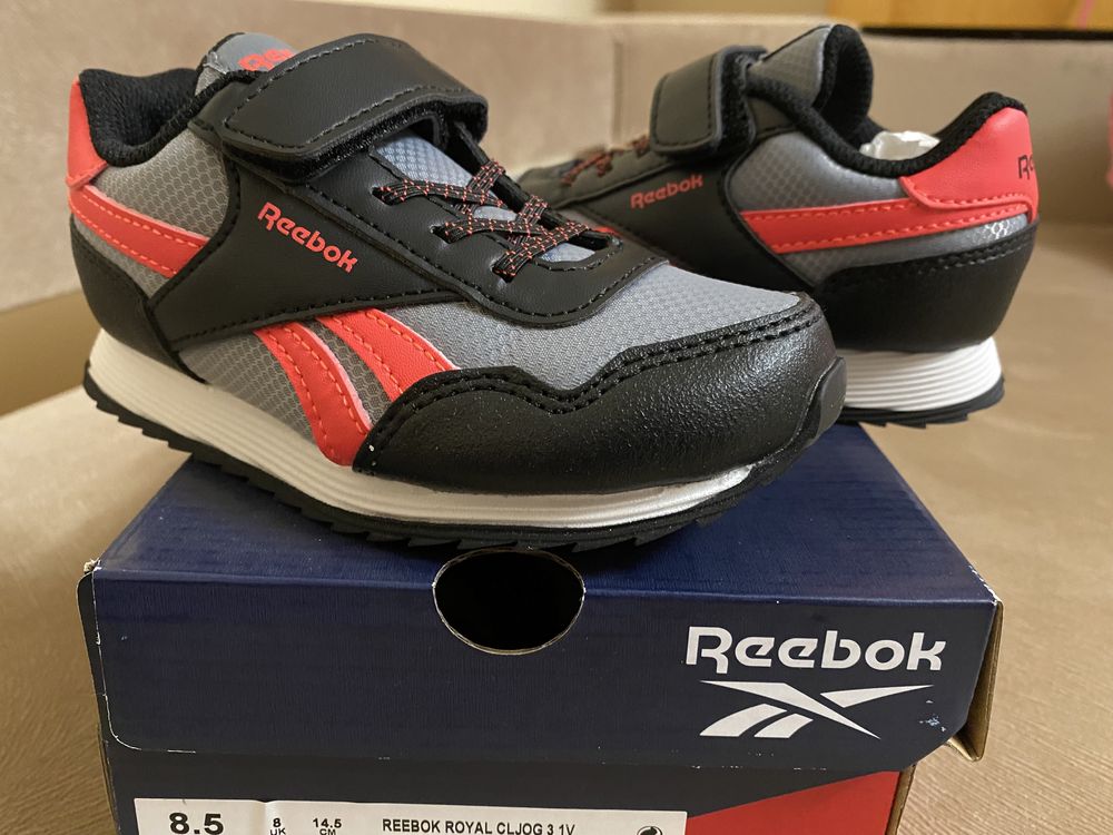 Нові кросівки Reebok