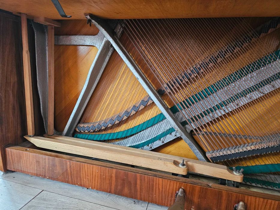 Pianino Calisia M 105 z lat 60-tych