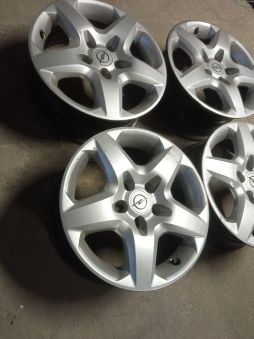 Felgi stalowe 16 5x110 + kołpaki Vectra C Signum Astra H Fiat Croma