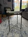 Mesa tabuleiro ikea Gladom (pintado brass)