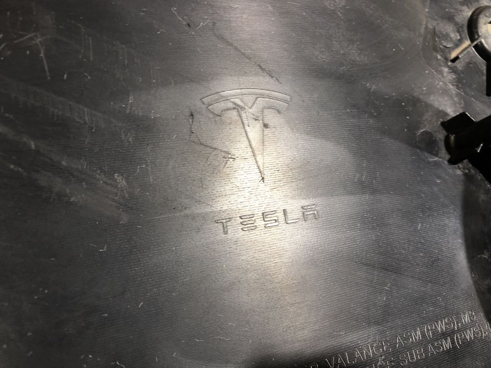 Бампер передний Tesla model 3 ( 2017 - 2023 г.) защита днища плита