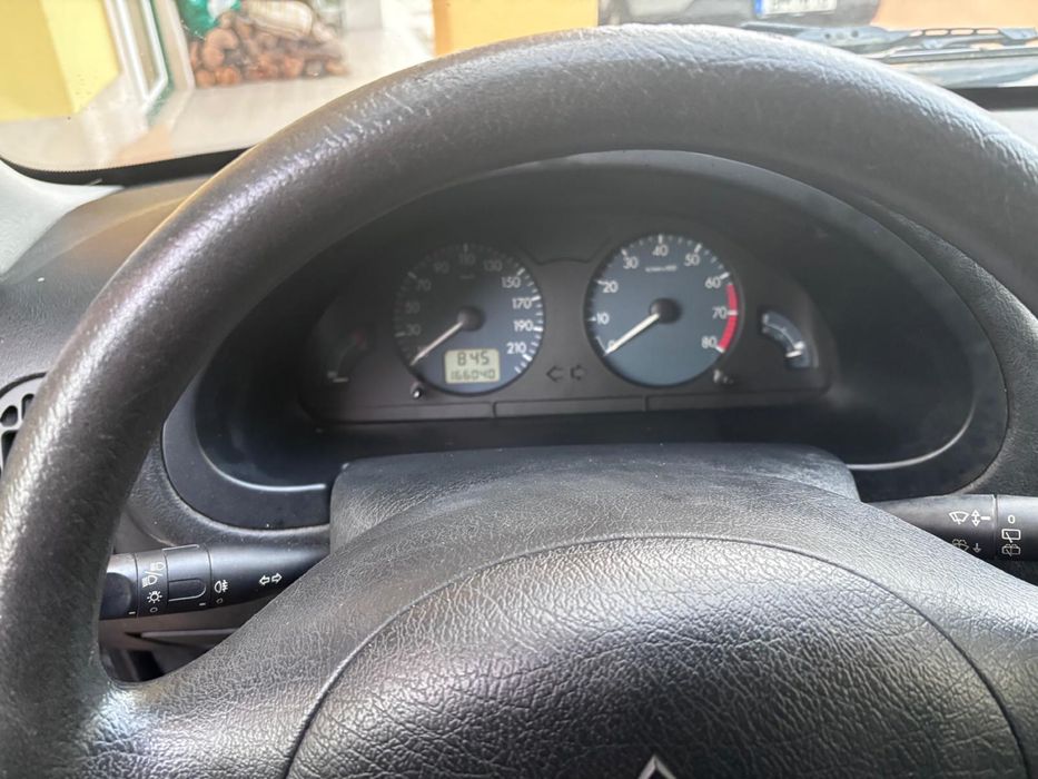 Carro Citroen saxo 2001