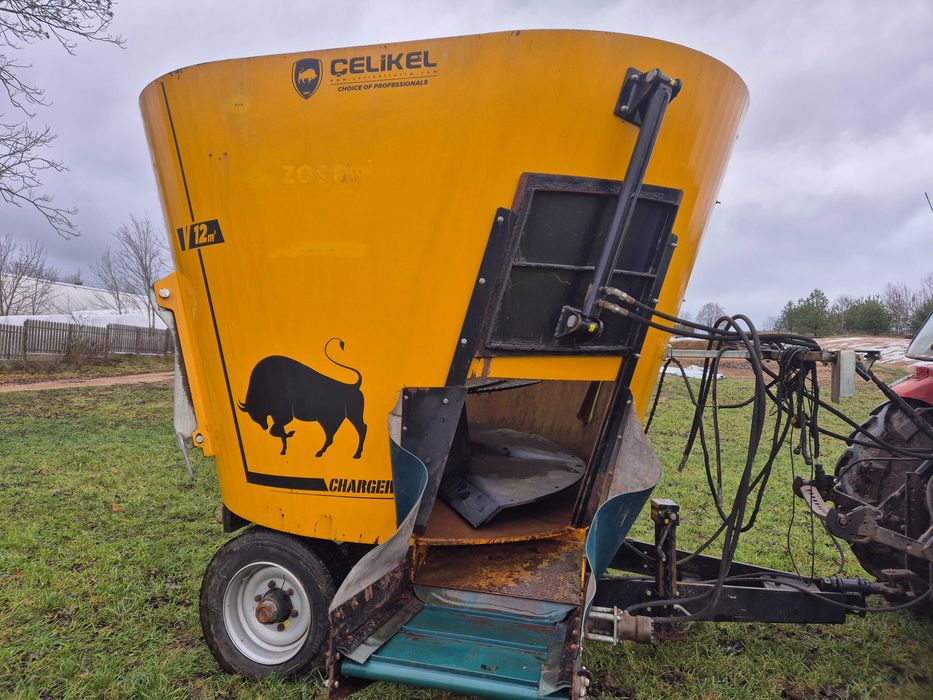 Wóz paszowy pionowy CELIKEL