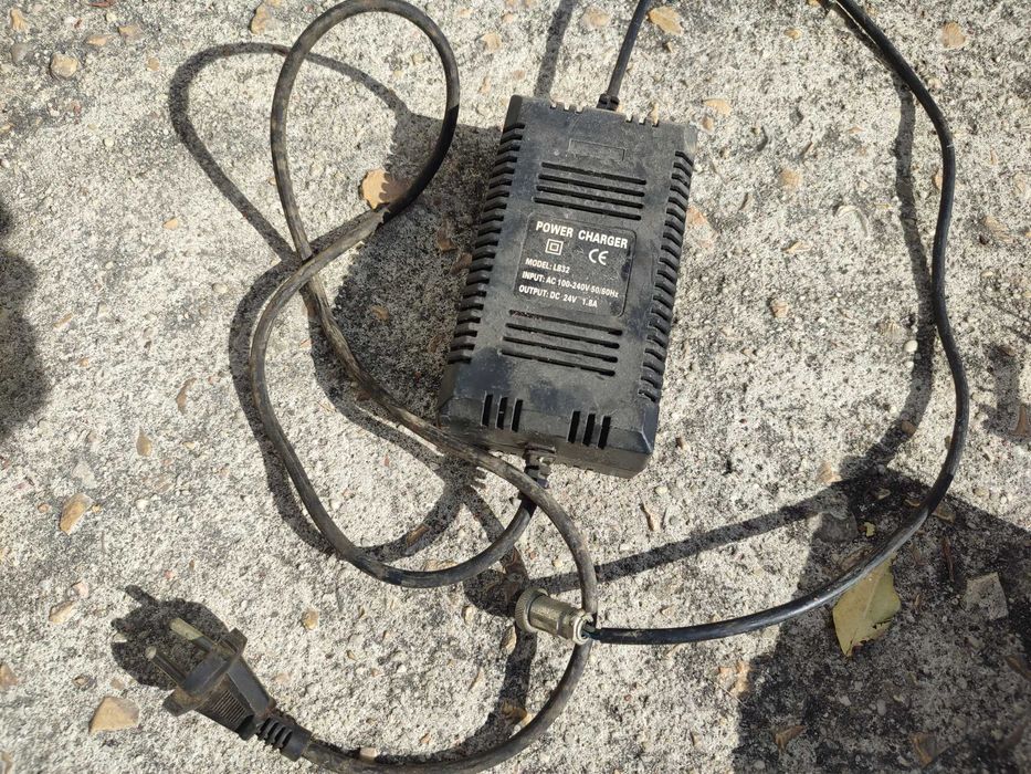 Trotinete elétrica antiga – para peças ou reparação (35€)