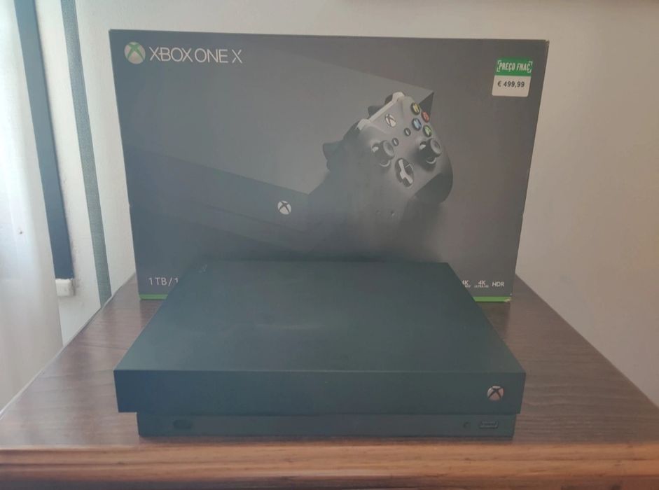 Xbox One X + comando C/fio