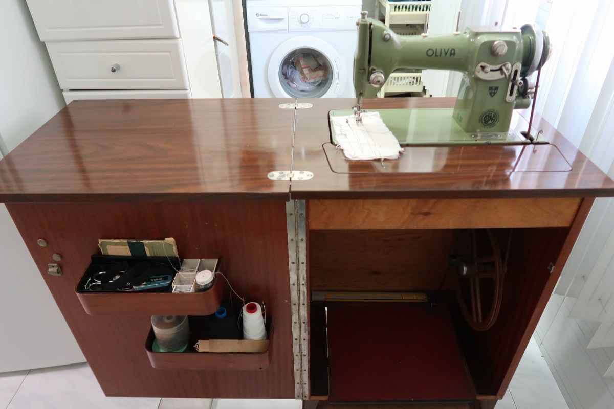 Máquina de Costura a pedal da Oliva