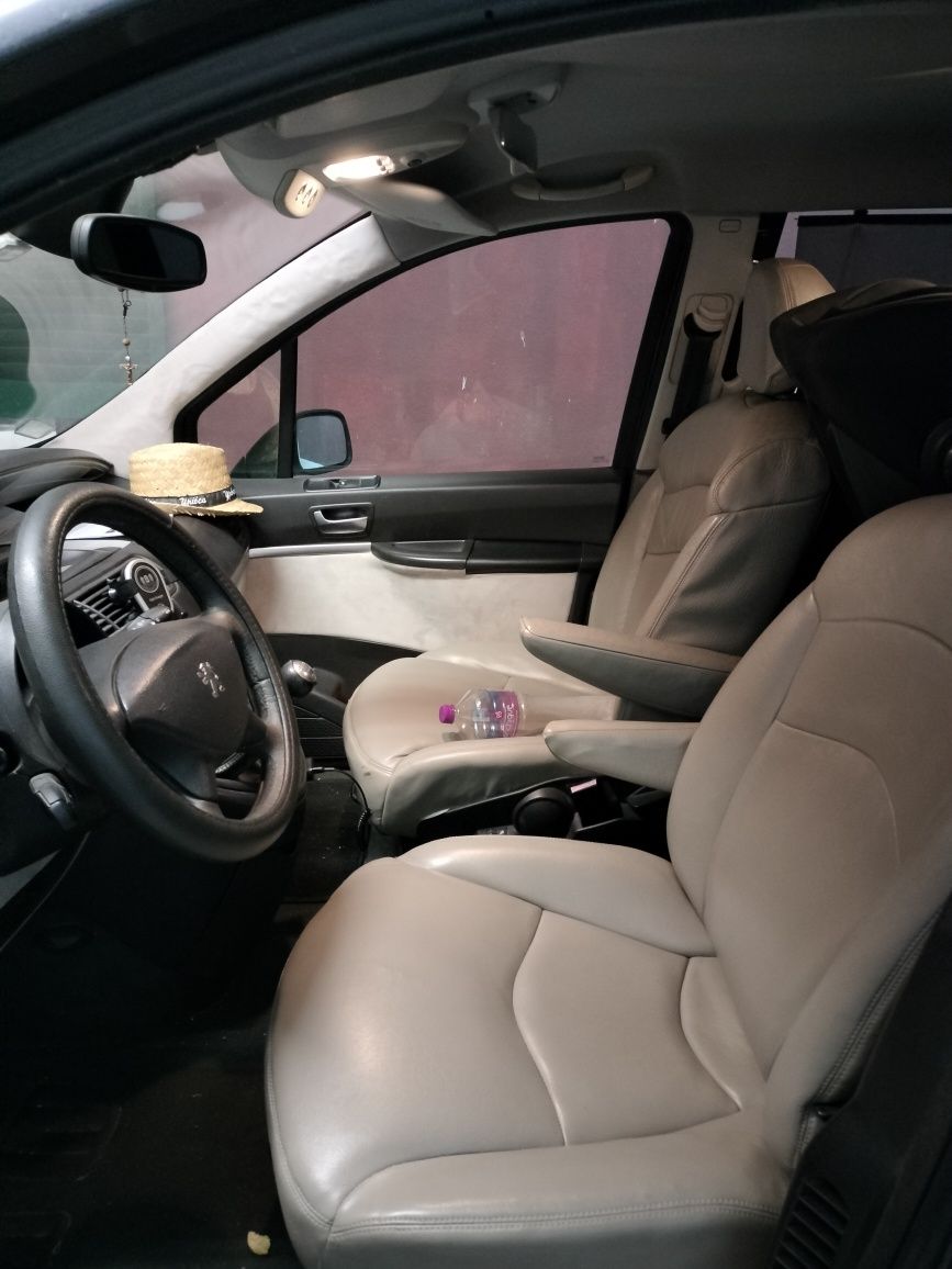 Peugeot 807 2.2 HDI de 7 lugares
Carrinha familiar, mesmo muito confor