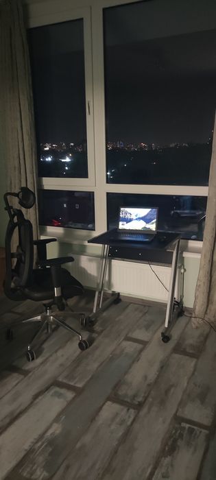 Стіл компьютерный на коліщатах