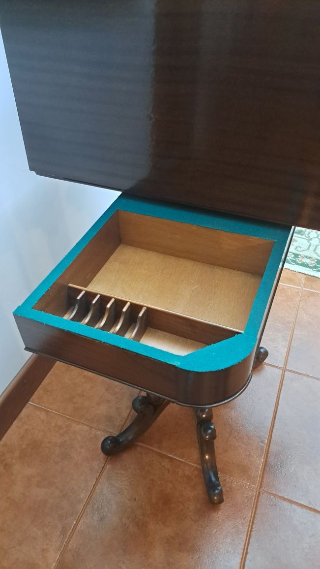 Mesa de Jogo em Madeira